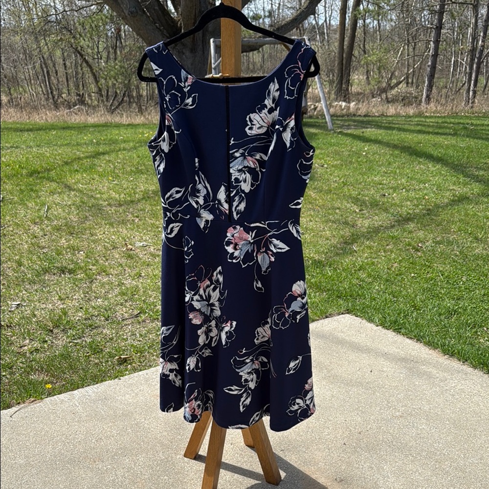 White House Black Markey Floral Navy Dress